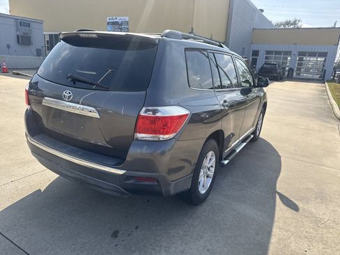 Used 2013 Toyota Highlander Base Plus image 16