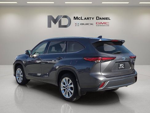 Used 2021 Toyota Highlander Limited image 4