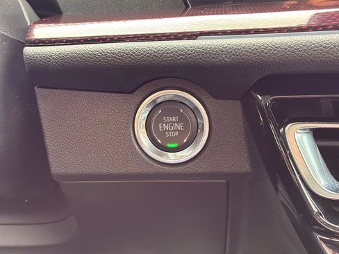 Used 2024 Chevrolet Traverse Z71 w/ Enhanced Driving Package AWD/4WD image 31