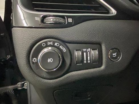 Used 2020 Jeep Cherokee Latitude Plus AWD/4WD image 30