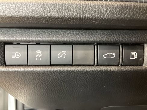 Used 2025 Toyota Camry SE w/ Convenience Package AWD/4WD image 13