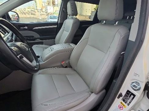 Used 2017 Toyota Highlander XLE AWD/4WD image 11