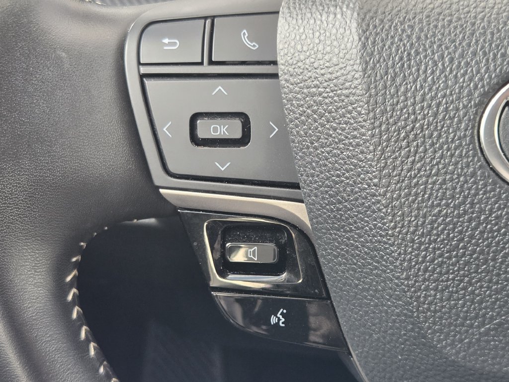 Used 2025 Toyota Camry SE w/ Convenience Package FWD image 24