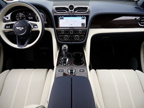 New 2025 Bentley Bentayga Extended Wheelbase image 4