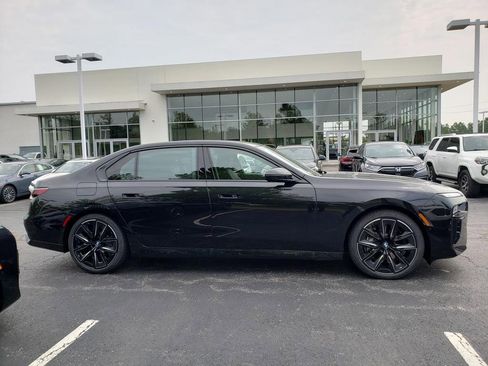 New 2025 BMW 760i xDrive w/ Executive Package image 3