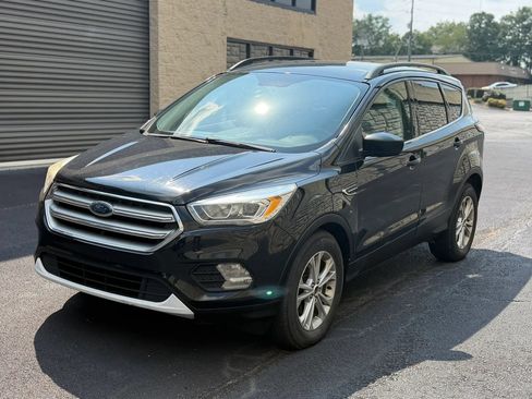 Used 2017 Ford Escape SE w/ Equipment Group 201A FWD image 2