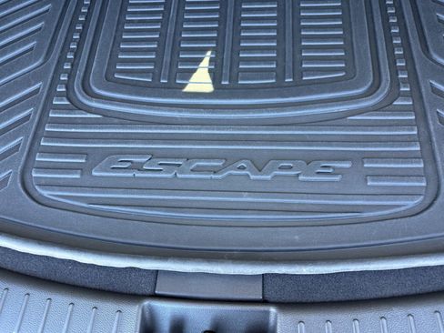 Used 2019 Ford Escape SEL image 25