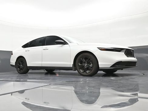Used 2025 Honda Accord SE image 27