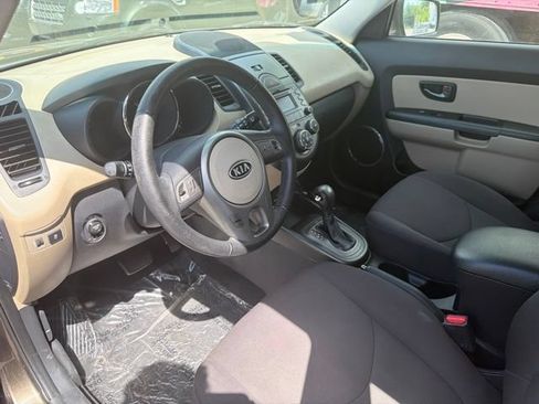 Used 2011 Kia Soul ! FWD image 8