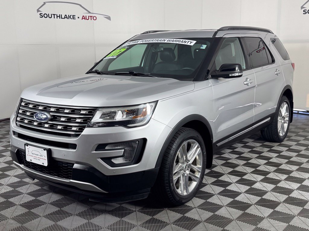 Used 2017 Ford Explorer XLT w/ Equipment Group 202A AWD/4WD image 3