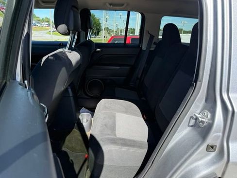 Used 2016 Jeep Patriot Latitude AWD/4WD image 15