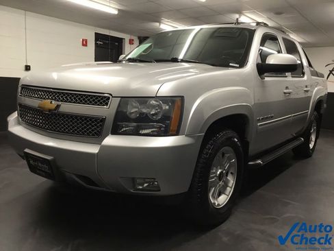 Used 2012 Chevrolet Avalanche LT w/ Suspension Package, Off-Road image 5