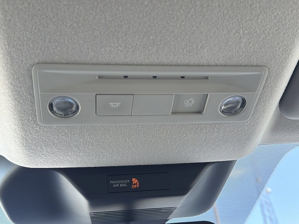 Used 2025 Nissan Kicks SV FWD image 11