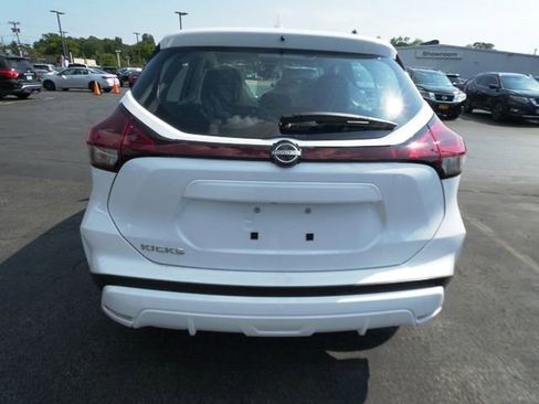 New 2025 Nissan Kicks Play S image 4