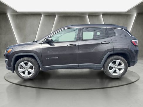 Used 2020 Jeep Compass Latitude w/ Advanced Safety Group FWD image 4