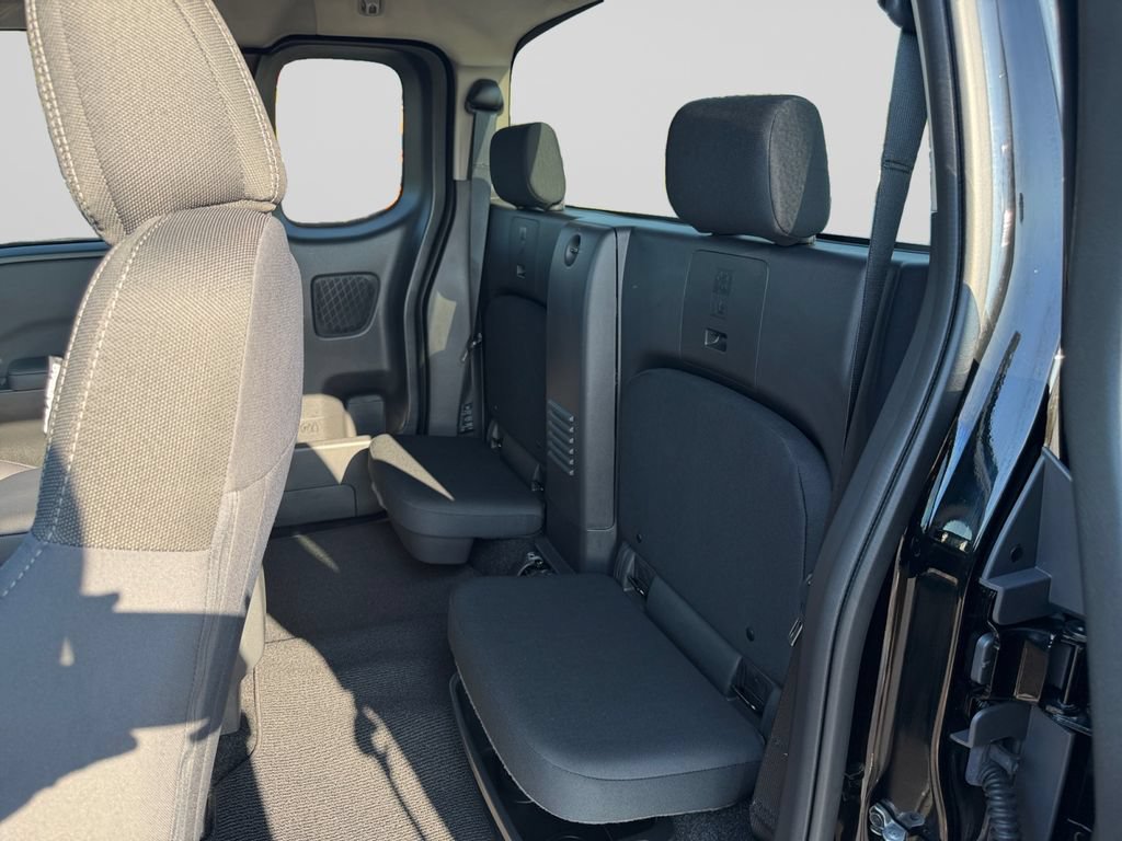 Used 2024 Nissan Frontier SV w/ Technology Package RWD image 13