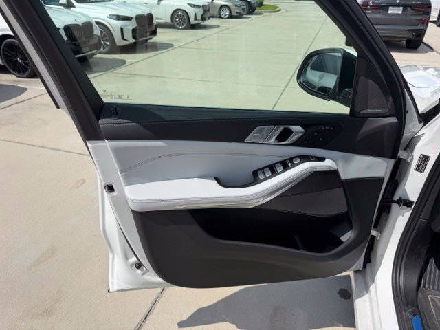 Used 2026 BMW X7 xDrive40i AWD/4WD image 11