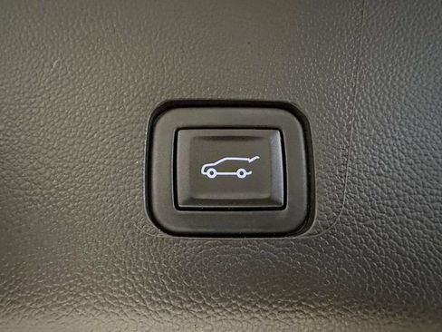 Used 2023 Chevrolet Traverse RS AWD/4WD image 12