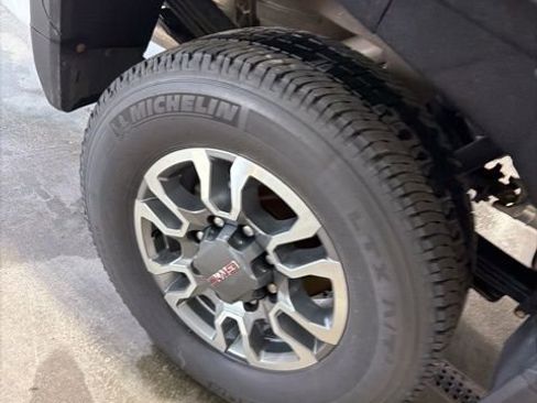 Used 2023 GMC Sierra 2500 SLE w/ SLE Value Package; image 6