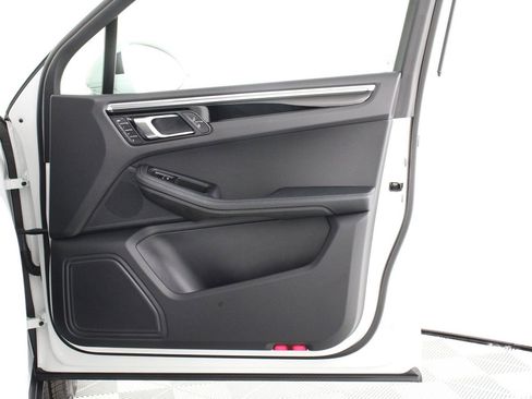 Certified 2026 Porsche Macan AWD/4WD image 23
