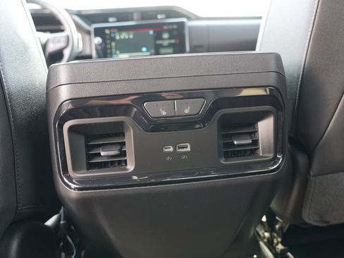 Used 2023 GMC Sierra 1500 AT4 w/ Technology Package AWD/4WD image 30