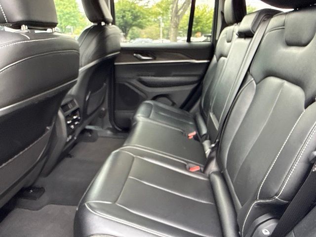 Used 2023 Jeep Grand Cherokee Limited w/ Black Appearance Package AWD/4WD image 22
