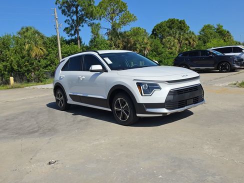 New 2026 Kia Niro EX FWD image 2