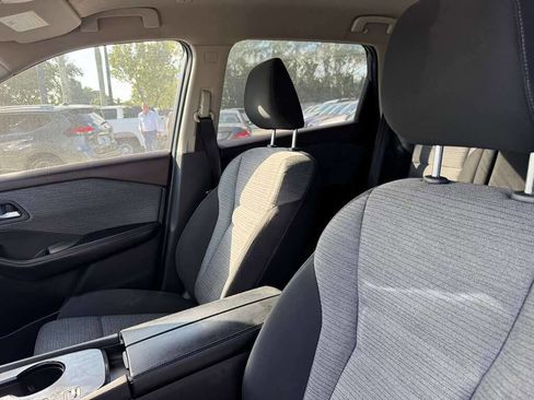 Used 2023 Nissan Rogue SV image 11