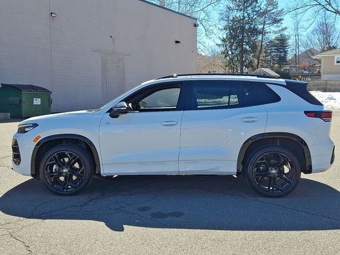 Certified 2025 Volkswagen Tiguan SE R-Line image 6