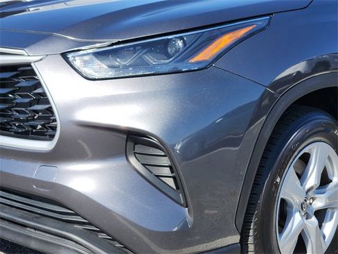 Certified 2023 Toyota Highlander L image 7