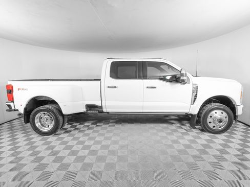 Used 2023 Ford F450 Platinum w/ FX4 Off-Road Package image 4