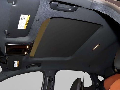 Used 2024 Mercedes-Benz GLC 300 4MATIC image 24