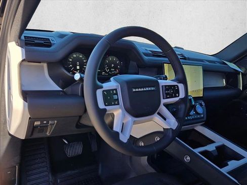 New 2026 Land Rover Defender 110 X-Dynamic SE image 3