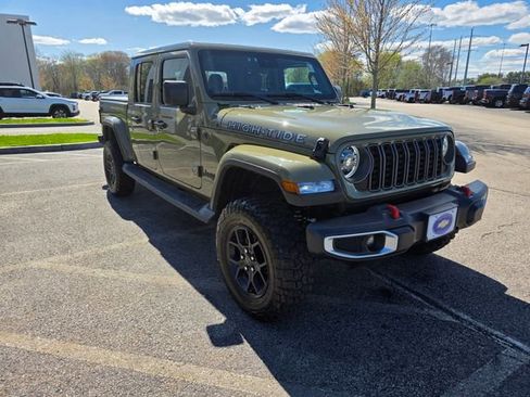Used 2025 Jeep Gladiator Sport AWD/4WD image 6