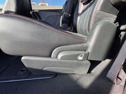 Used 2018 Dodge Grand Caravan GT image 25