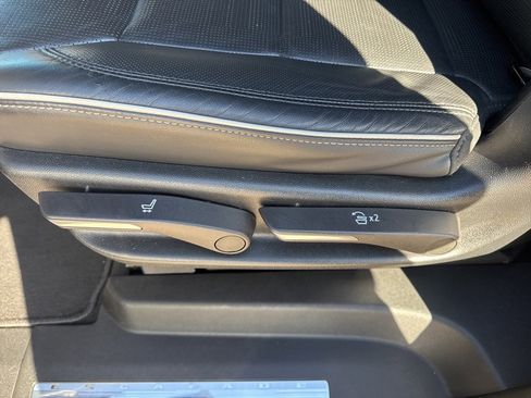 Used 2023 Cadillac Escalade ESV Premium Luxury image 40