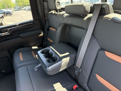 Used 2025 GMC Sierra 2500 AT4 w/ AT4 Premium Plus Package AWD/4WD image 33