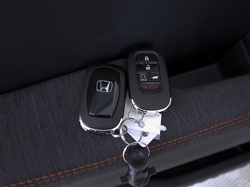 Certified 2025 Honda Pilot Sport image 28