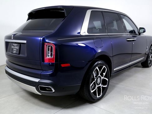 Used 2024 Rolls-Royce Cullinan AWD/4WD image 2