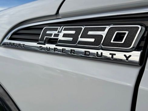 Used 2015 Ford F350 Lariat image 22
