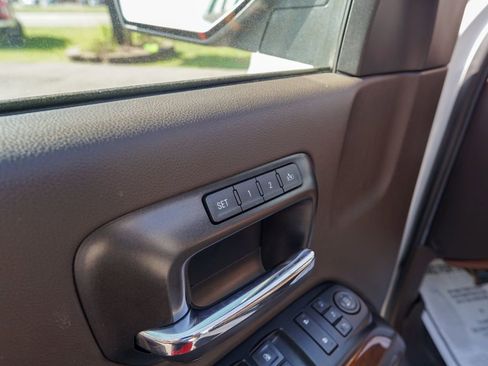 Used 2018 Chevrolet Silverado 1500 High Country image 17