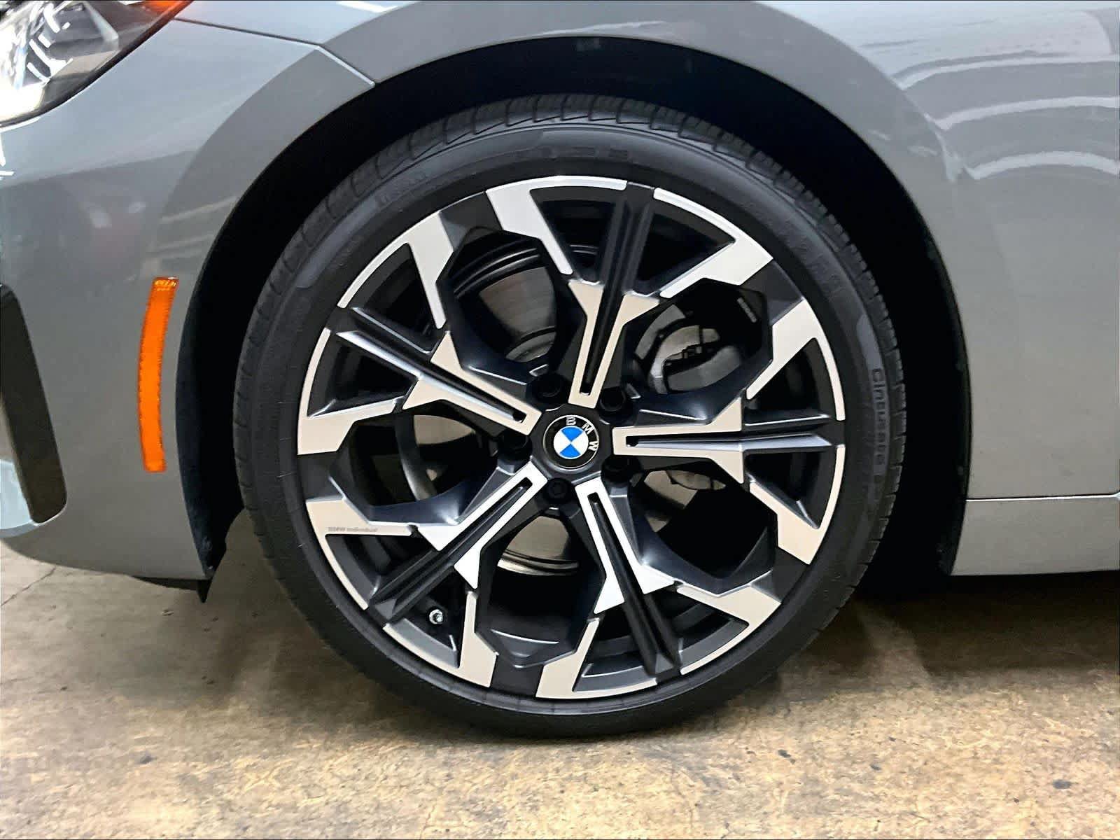 Used 2025 BMW 230i Coupe w/ Convenience Package RWD image 12