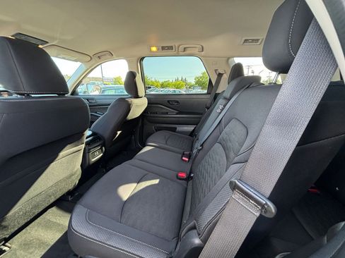 Used 2025 Nissan Pathfinder SV image 28