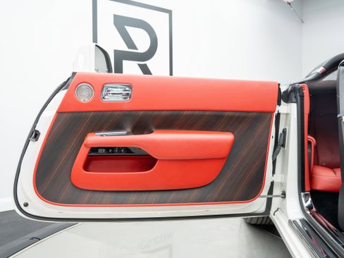 Used 2017 Rolls-Royce Dawn RWD image 64