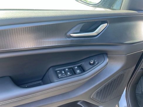 Used 2025 Jeep Grand Cherokee Altitude AWD/4WD image 12