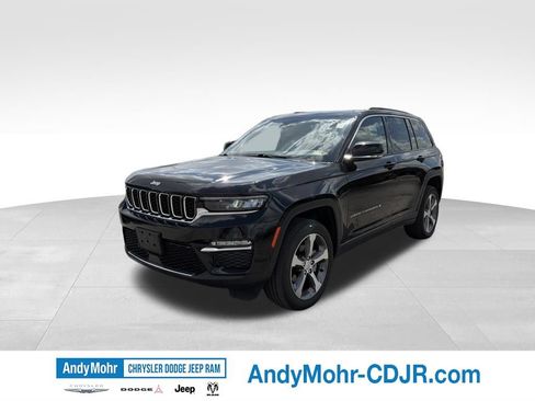 Used 2024 Jeep Grand Cherokee Limited AWD/4WD image 3
