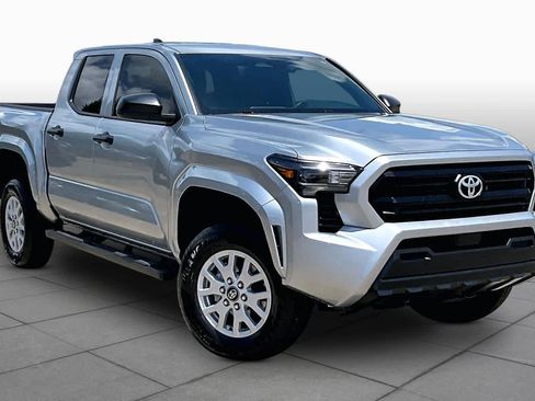 Used 2025 Toyota Tacoma SR RWD image 3