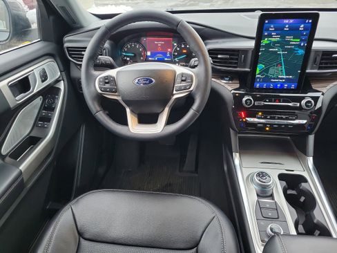 Used 2023 Ford Explorer Limited w/ Limited Technology Package image 16