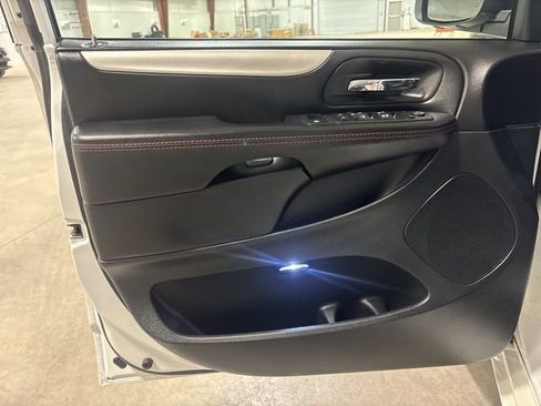 Used 2017 Dodge Grand Caravan GT image 12