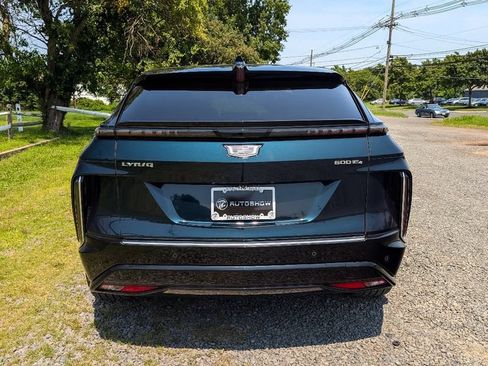Used 2024 Cadillac Lyriq Luxury AWD/4WD image 6